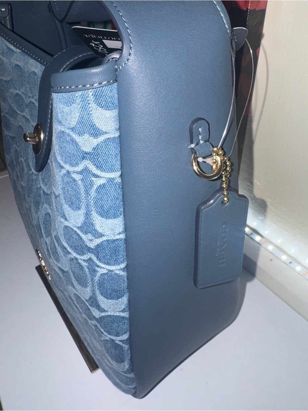 NWOT Coach DENIM Signature Turnlock Crossbody Bag - Authenticated by Poshmark - Picture 3 of 9